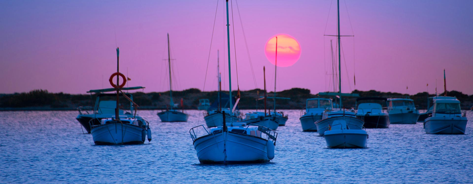 Atardecer en el Área natural protegida Estany des peix en Formentera